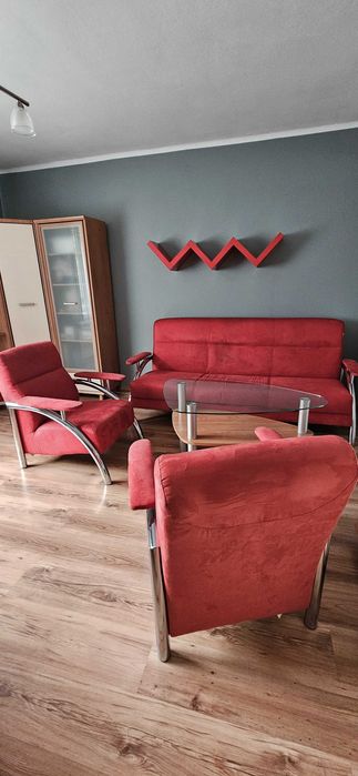 Komplet mebli BRW z kanapą, fotelami, stolikiem kawowym i półką
