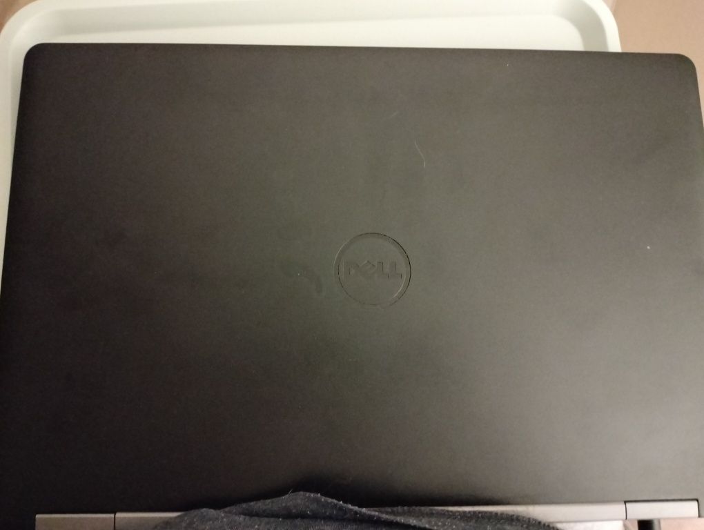 Portátil Dell Precision 3510 i5 6th Gen 16GB 512GB NVMe Radeon R9 360M