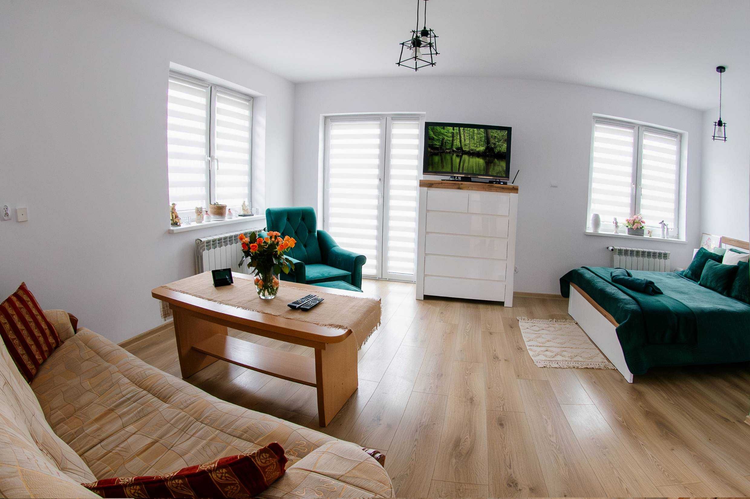 Apartament z ogródkiem. Spokojna okolica. Wynajem krótkie terminy.