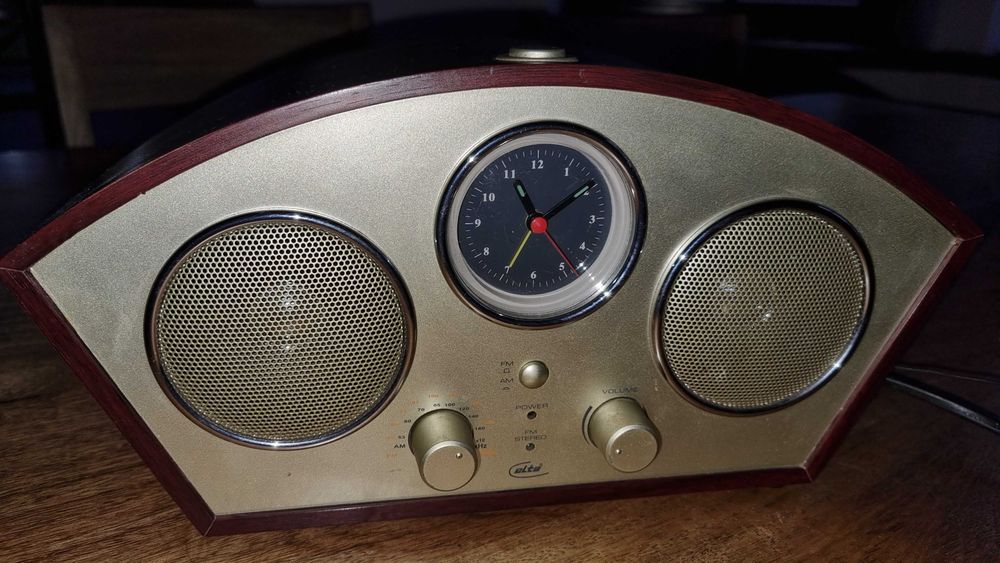 Radio z zagarkiem i budzikiem, jak nowe