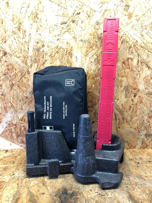 APTECZKA TRÓJKĄT OSTRZEGAWCZY STYROPIAN UCHO HOLOWANIA  BMW F20 F21