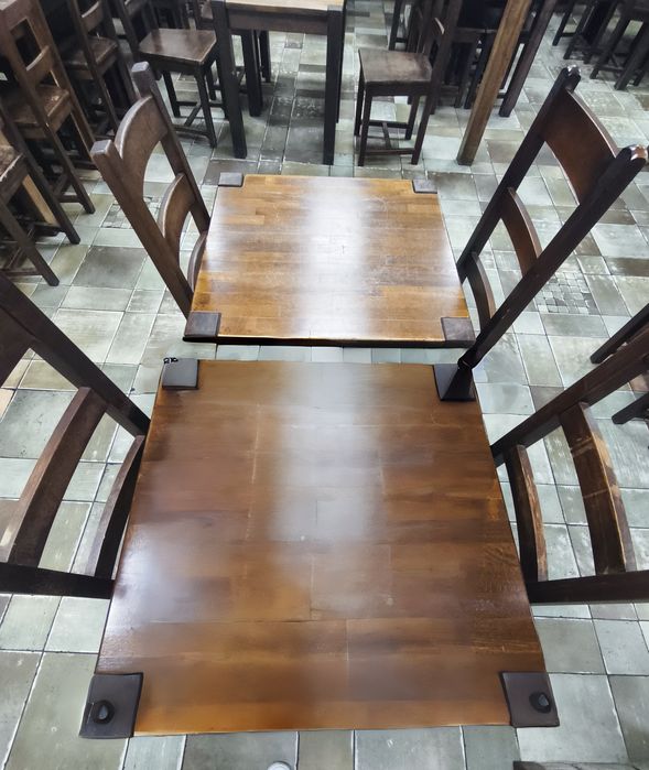 Дерев'яні столи  та стільці