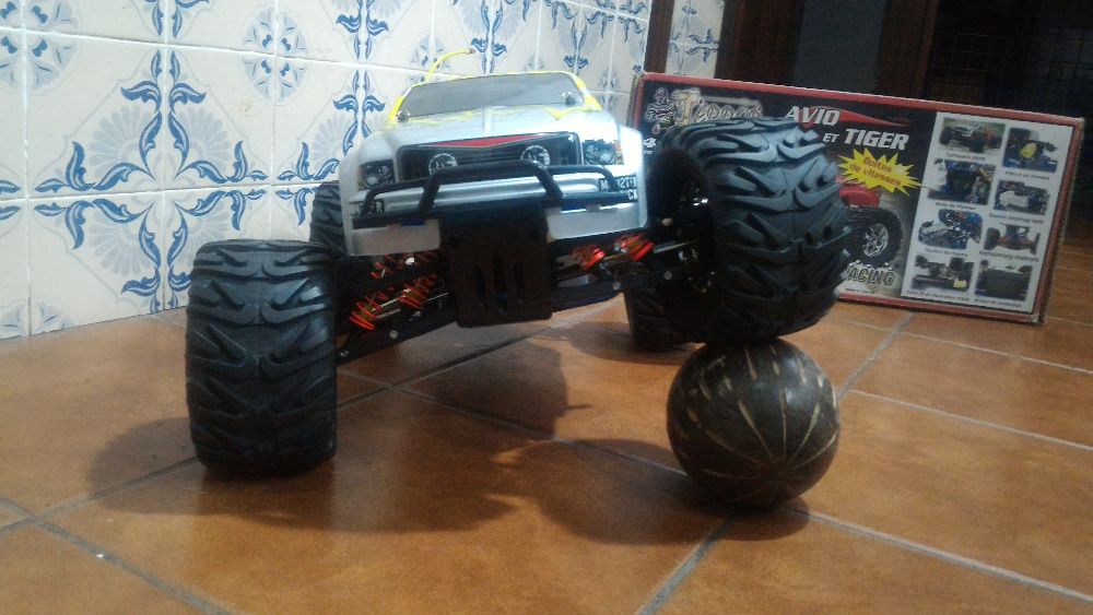 Monster Truck 1/8 Radiomodelismo (NOVO)