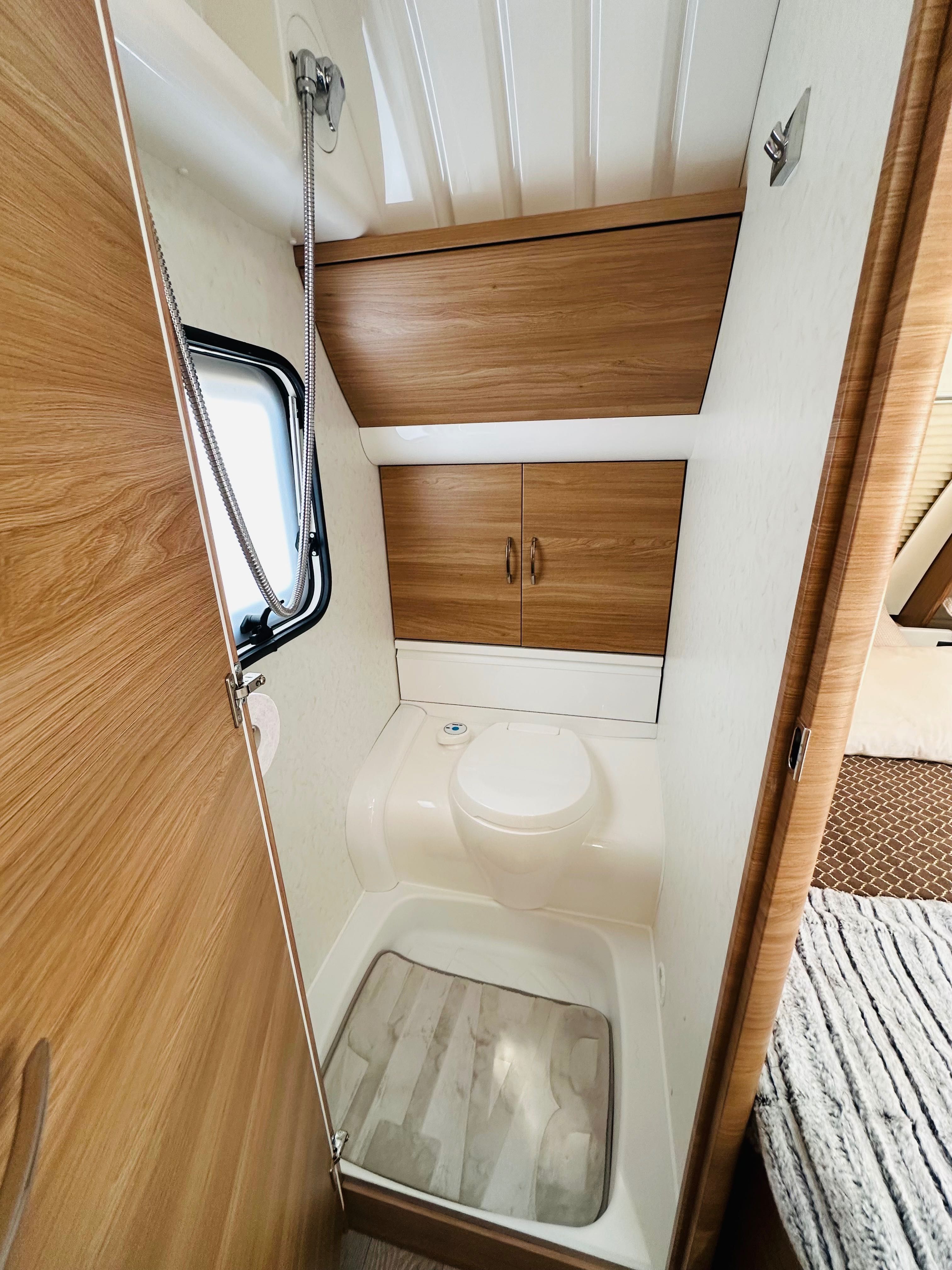 Caravana hobby de luxe 2023