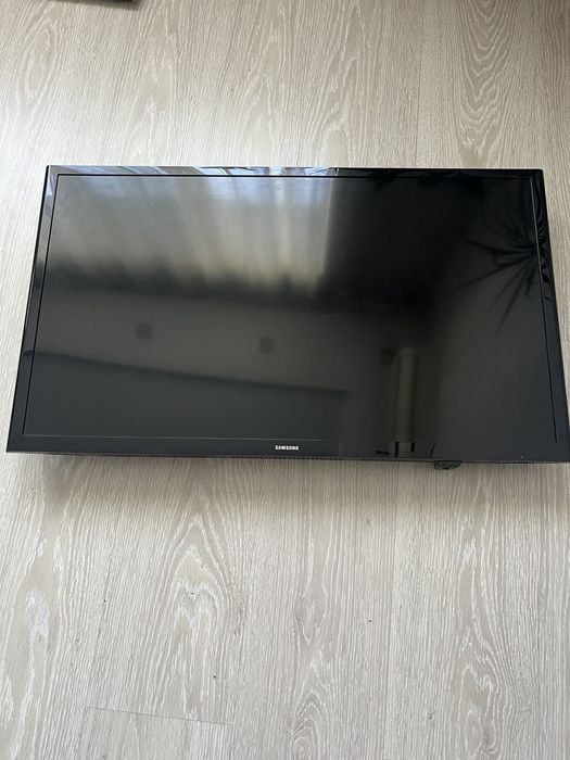 Телевізор SAMSUNG UE 32 J 4000 AK