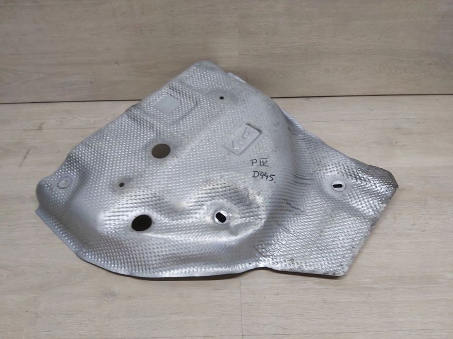 Toyota Prius IV xw50 osłona termiczna wydechu tłumika