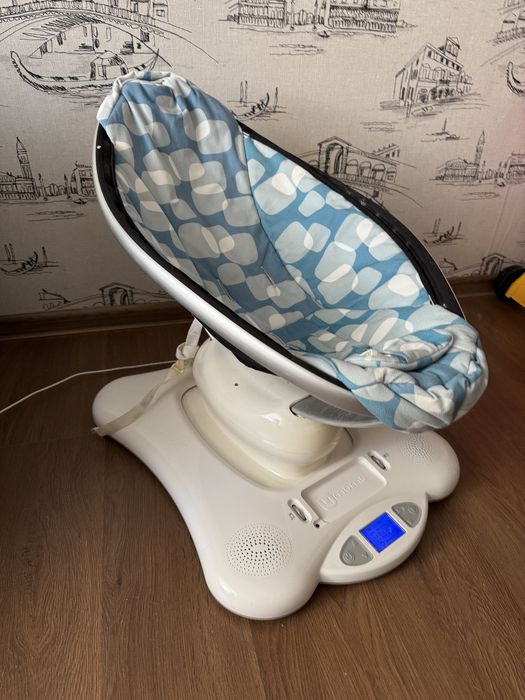 Заколисуючий центр mamaRoo, укачивающий центр, гойдалка шезлонг 4moms