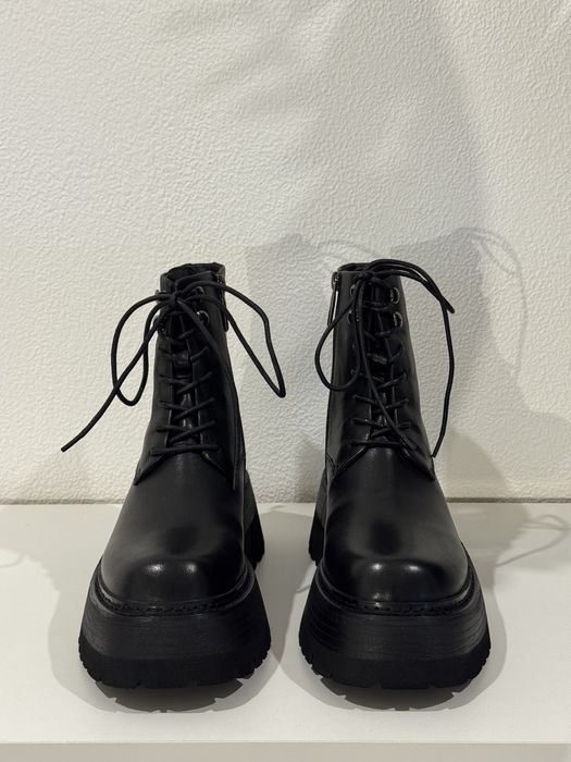 Шкіряні черевики на байці