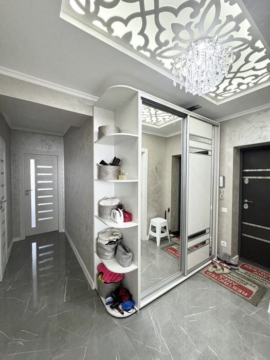 2-х кімнатна квартира з ремонтом по вул. Івасюка, біля ТЦ Велес.