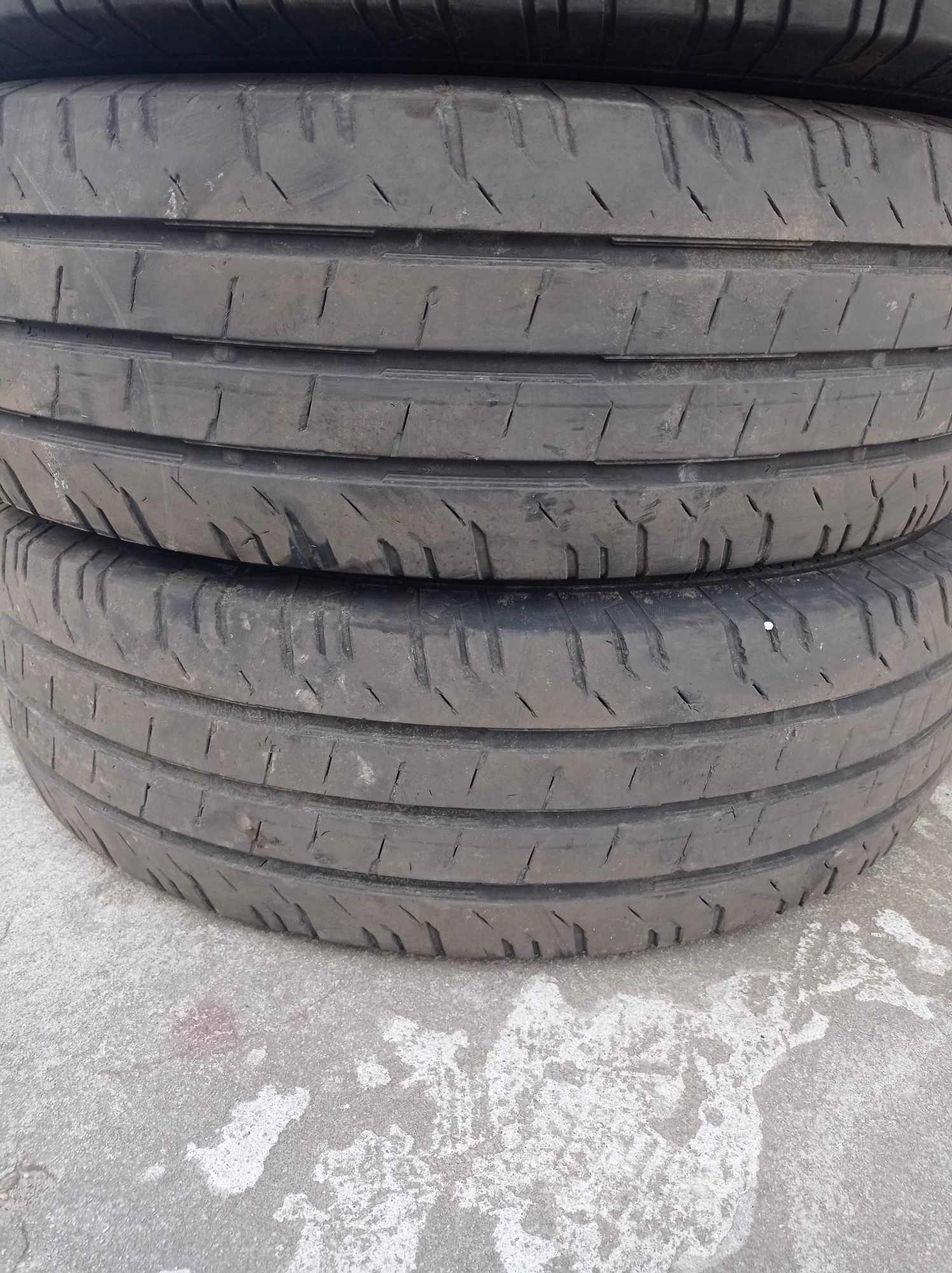 Opona letnia 4 sztuki Continenta 205/75R16C ContiVanContact 200