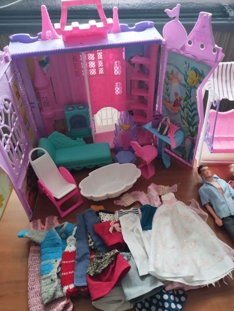 Zamek Disney + mebelki i lalki