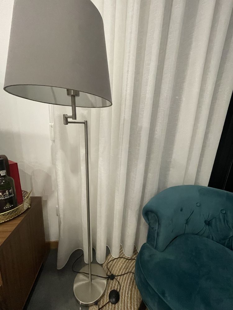 Candeeiro de Pé Moderno com Abajour Cinza
