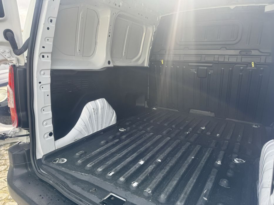 Peugeot Partner 1.5 HDI 2022  **NACIONAL**6 veloc. preco P/ Comercio