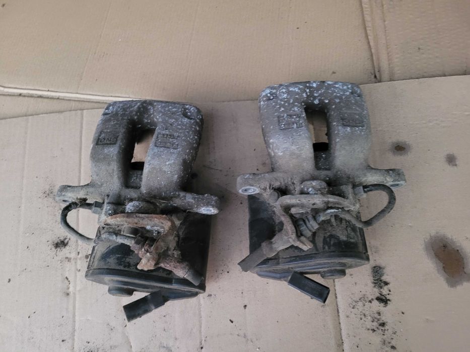 Zacisk hamulcowy elektryczny prawy tył tylny PASSAT B6 B7