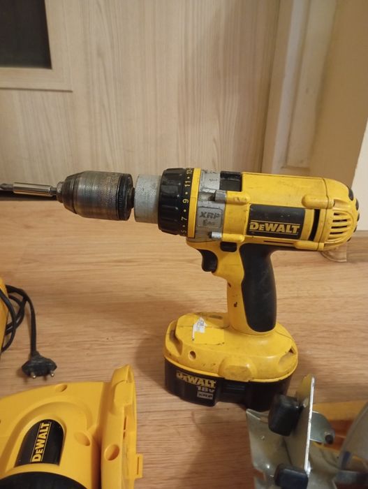 Komplet DeWalt. Wkrętarka,piła szablasta, holcerka,latarka