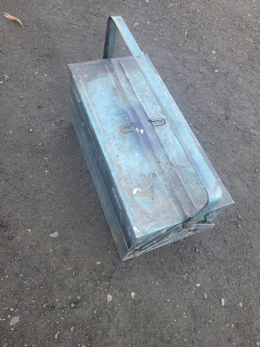 Skrzynka narzędziowa, stan oceniam na dobry