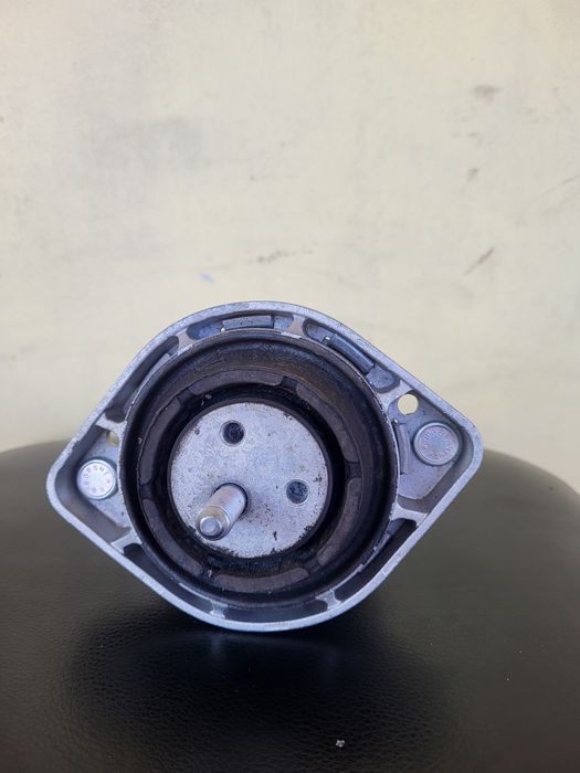 Подушка двигателя БМВ е38 740D