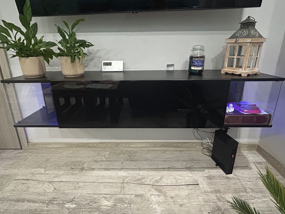 Szafka RTV z podświetleniem