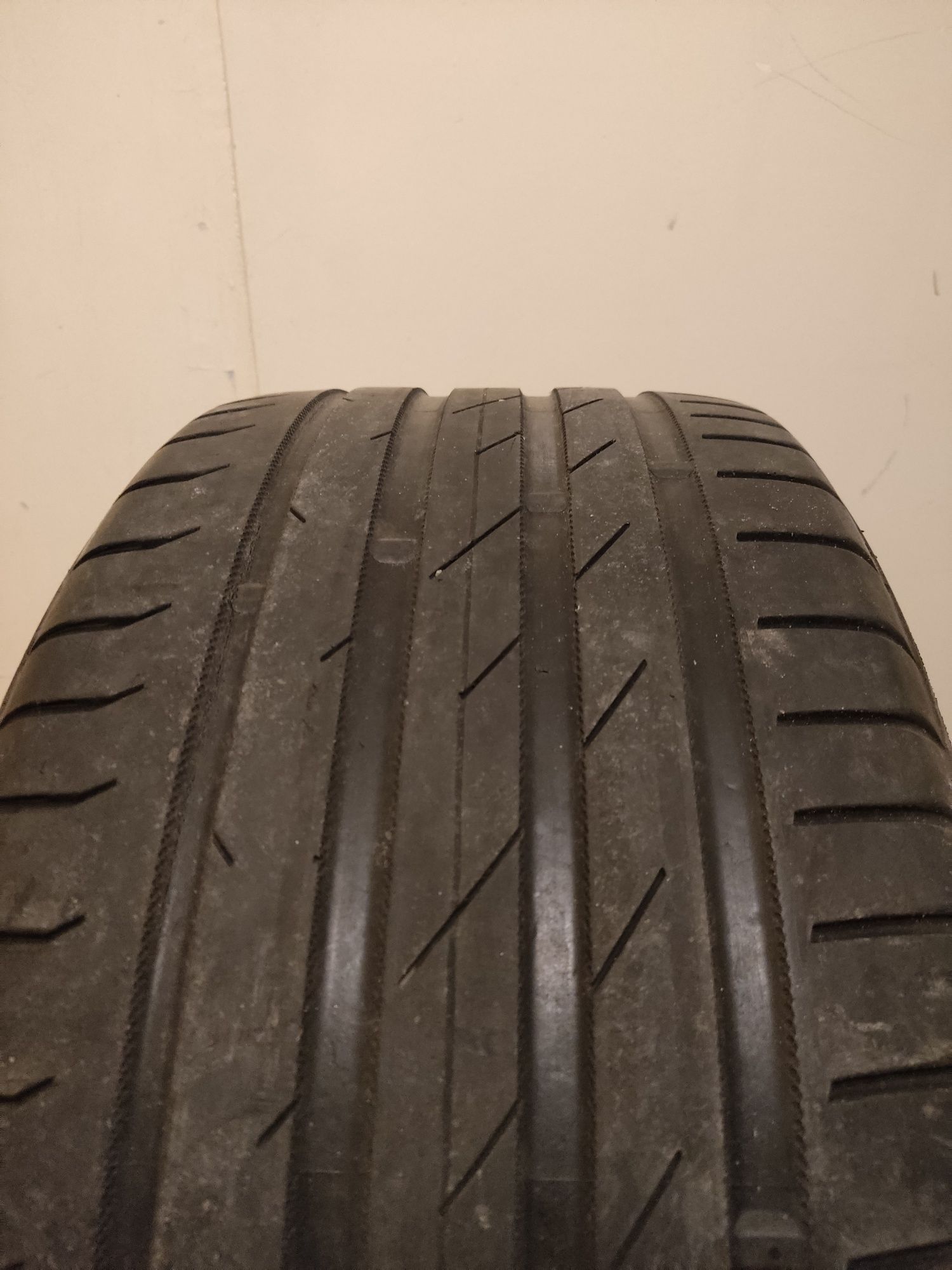 Sprzedam komplet 4 opon letnich   Nokian 2x255/45r18 2x245/45r18