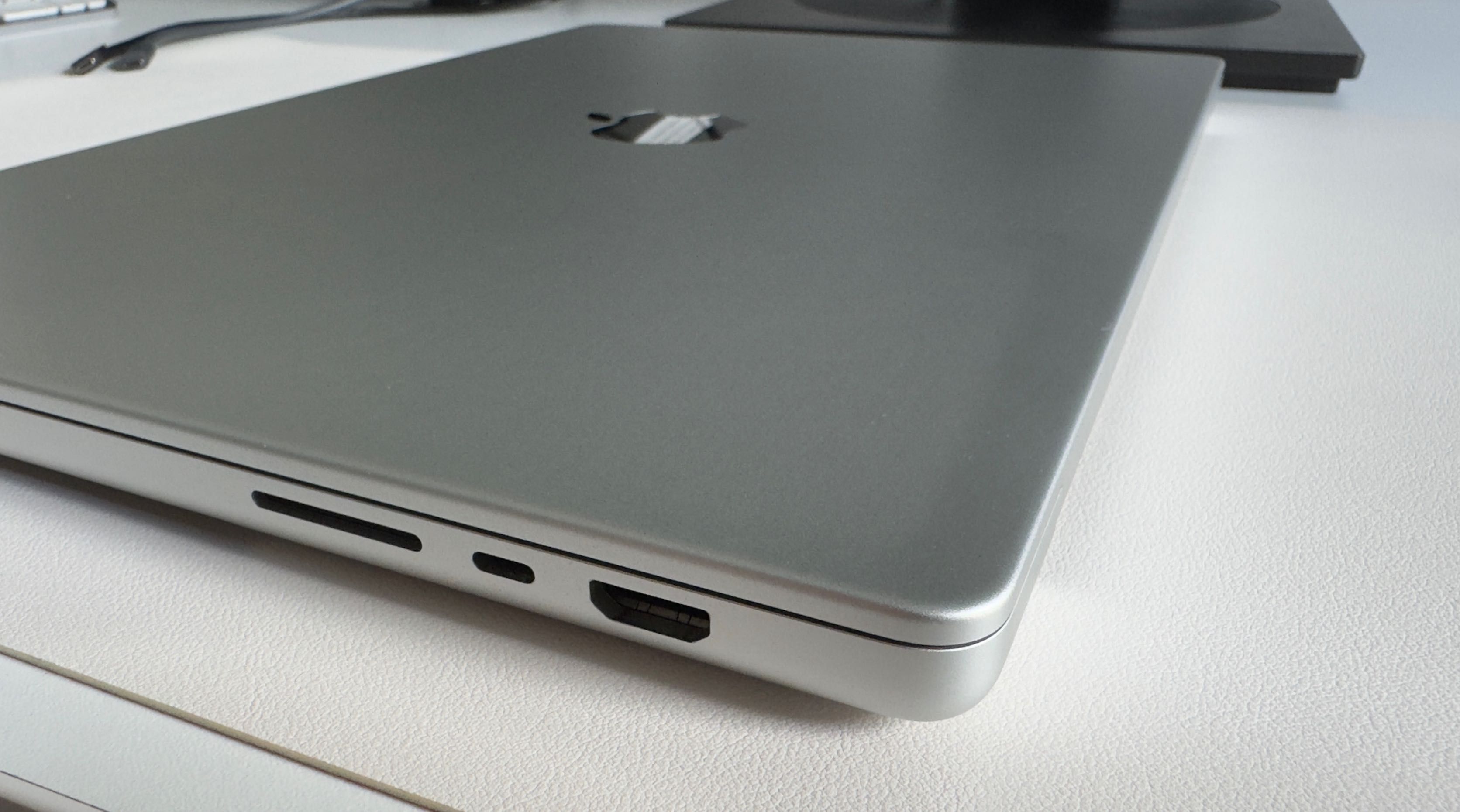 Apple MacBook Pro 16" 2022 M1 Pro 16/512GB Silver, polisa 10.2027