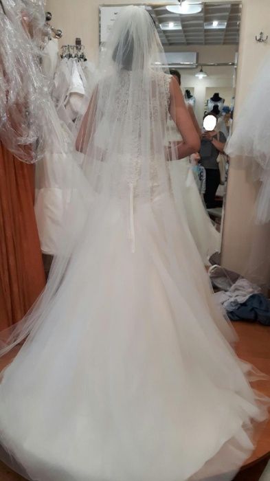 Przepiekna suknia ślubna z perełkami, tiulem i trenem r 34/36