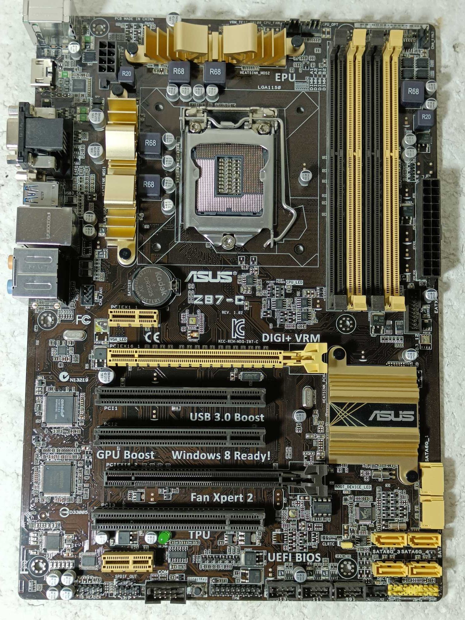 Материнська плата - ASUS Z87-C - LGA1150  у відмінному робочому стані