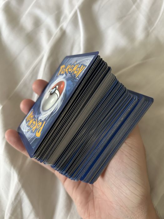 Cartas pokemon com caixas