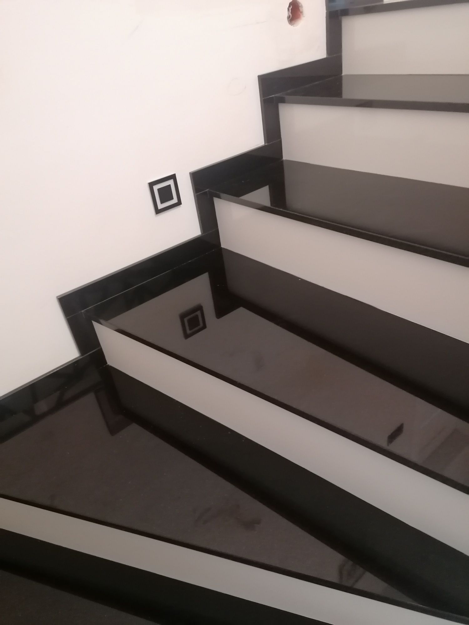 Parapety Schody z Konglomeratu  lub Kamienia naturalnego