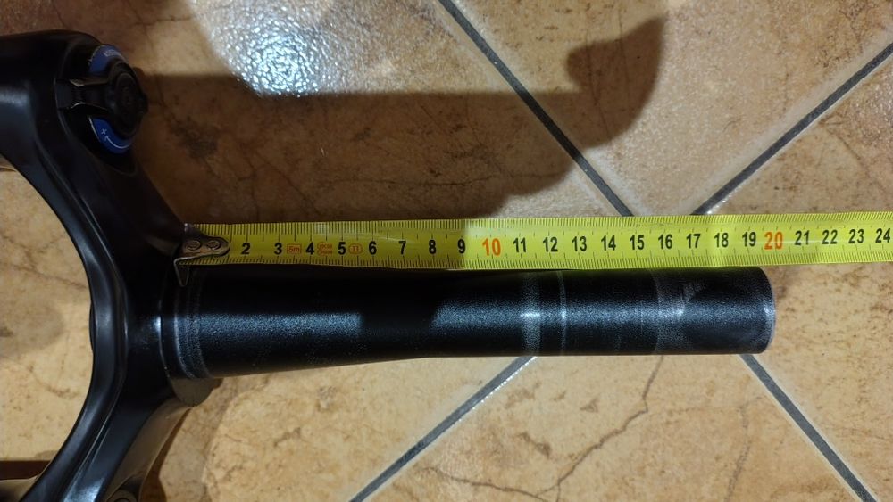 Amortyzator rowery Rock Shox Yari 160 RC 29 DebonAir