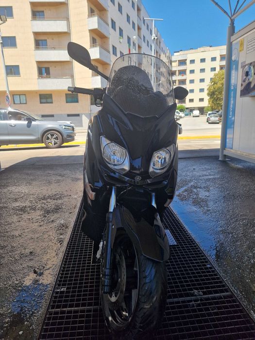 Vendo a minha Yamaha X-MAX 125