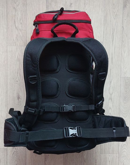 Рюкзак б/у спортивный 40L, с дождевиком.