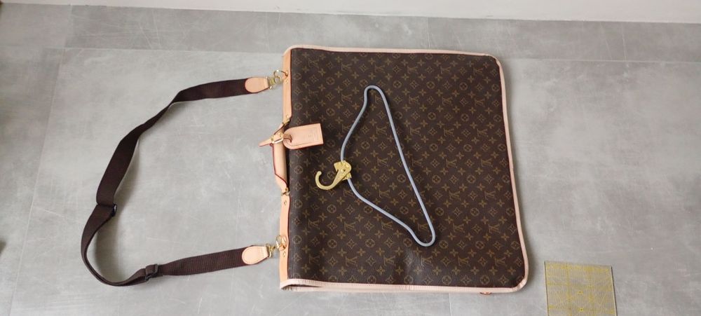портплед сумка чехол для одежды LV Loius