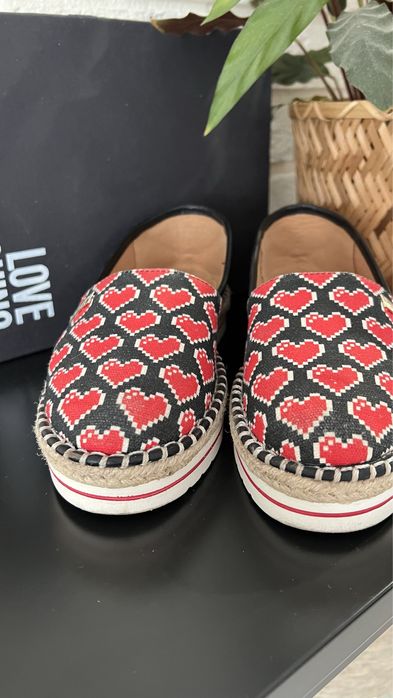 Espadryle oryginalne Love Moschino czarno czerwone serca rozm.36