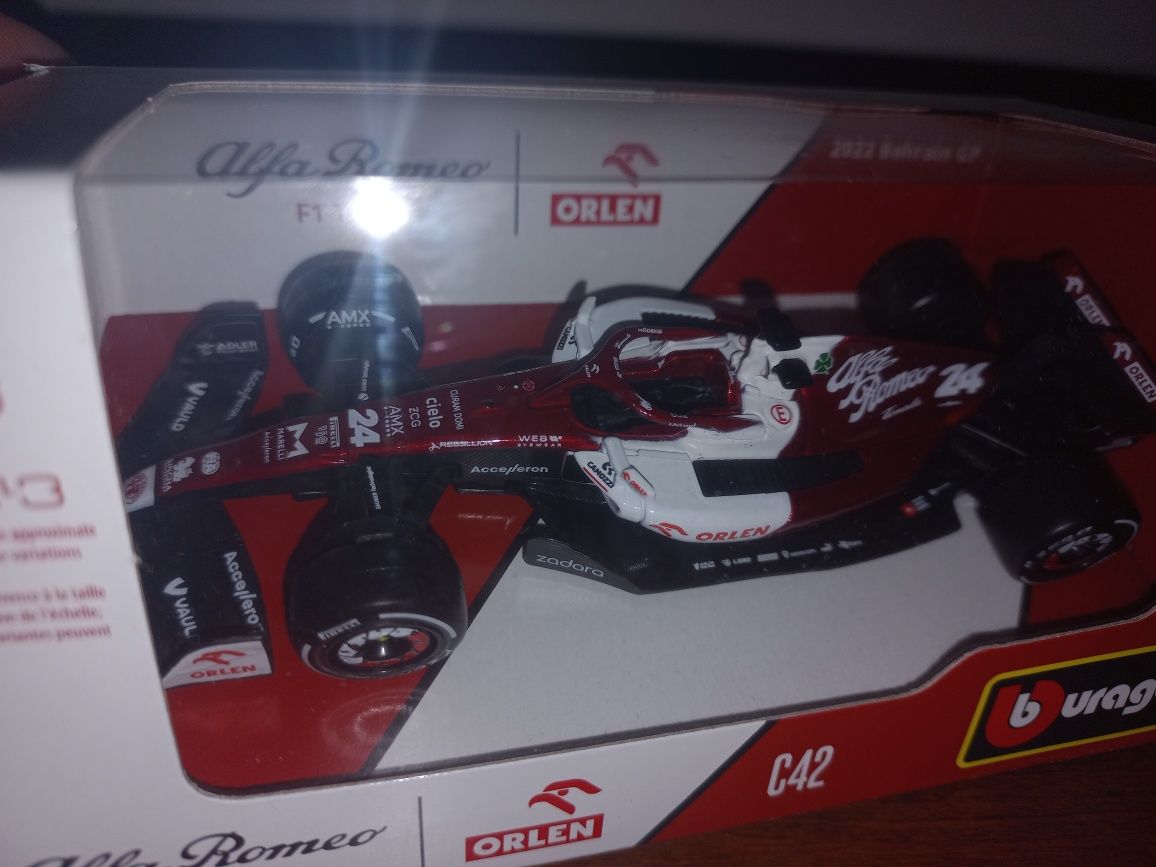 Bburago bolid F1 Alfa Romeo C42, Orlen Zhou Guanyu, skala 1:43