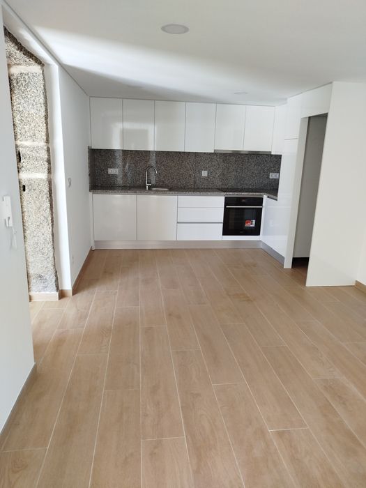 Apartamento T1 cozinha equipada  área bruta 80 metros quadrados