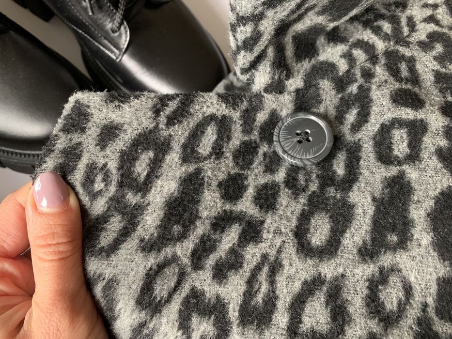 Неймовірне пальто р. XL, леопардове сіре! Дуже стильне!