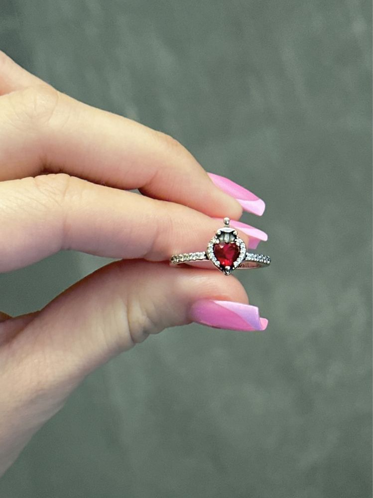Серебряное кольцо Pandora s925 ale "Червоне серце" "Злая королева"