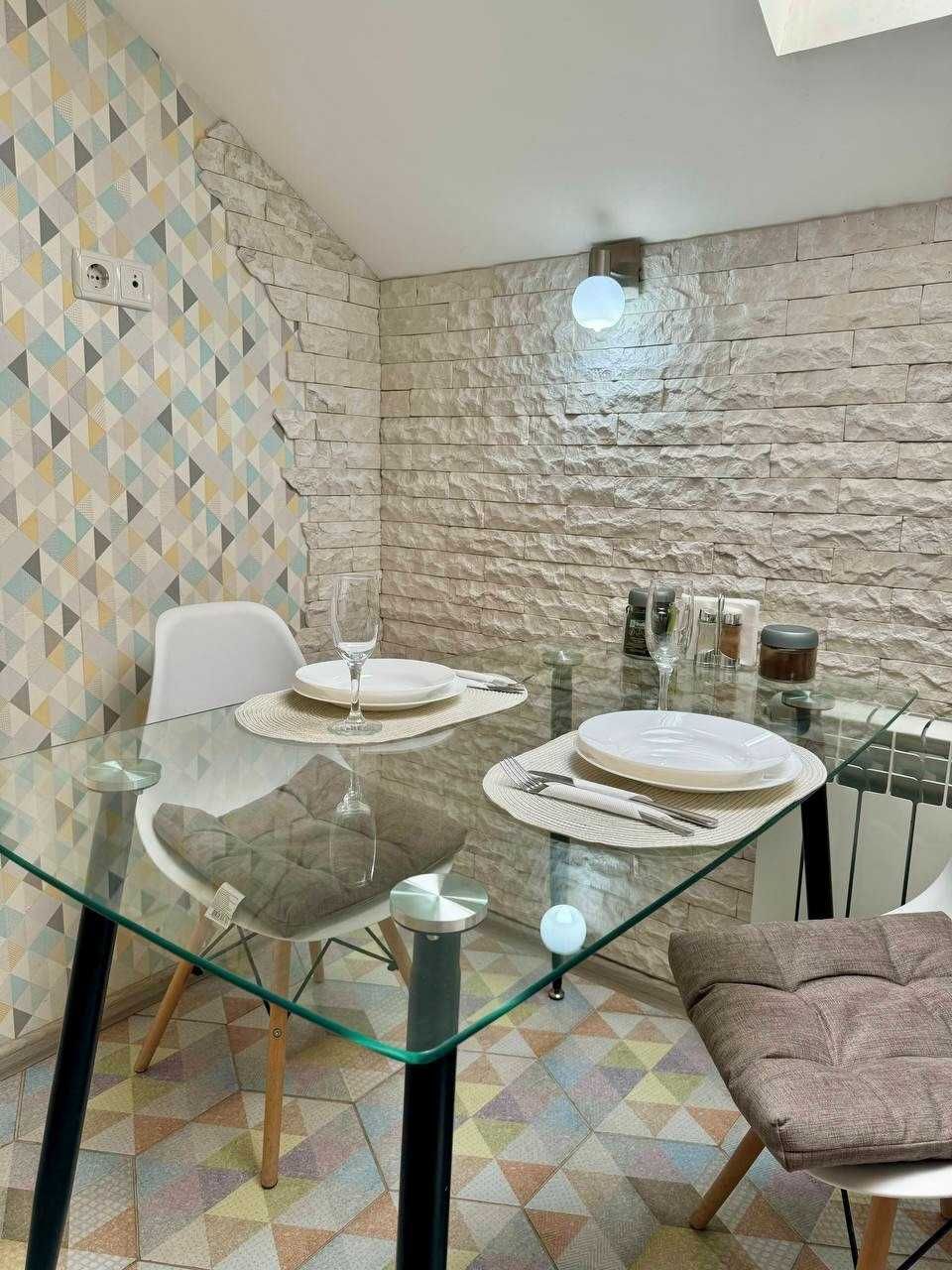 ApartPoltava подобово МАНСАРДА з виходом на дах, СВІТЛО ЗАВЖДИ, центр