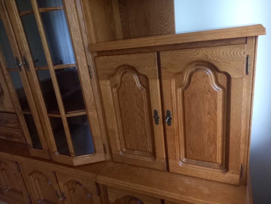 Witryna dębowa do salonu