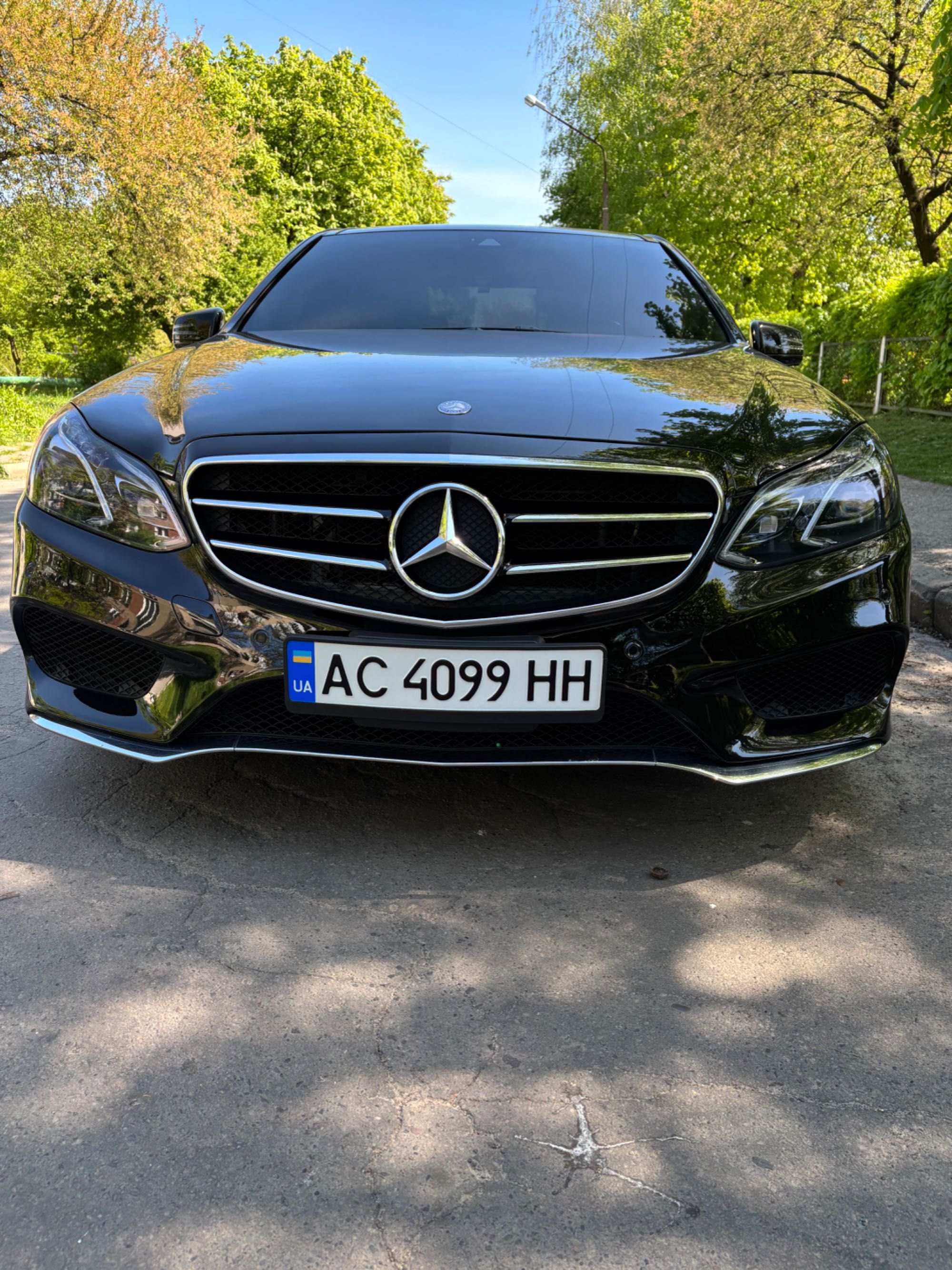 Автомобіль Mercedes Benz