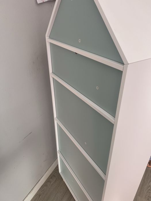 Estante quarto criança