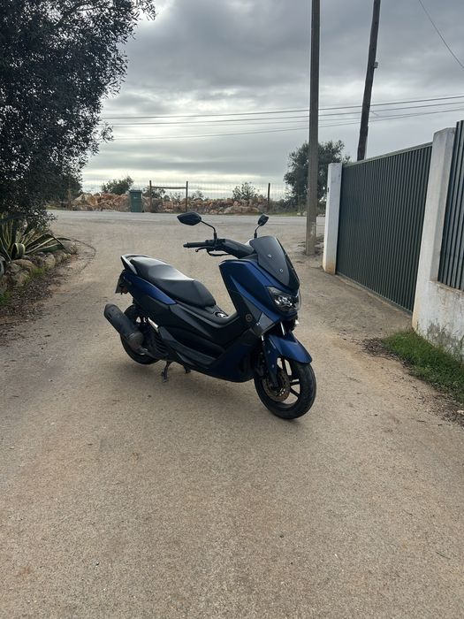 Nmax 125 v1 com alguns extras