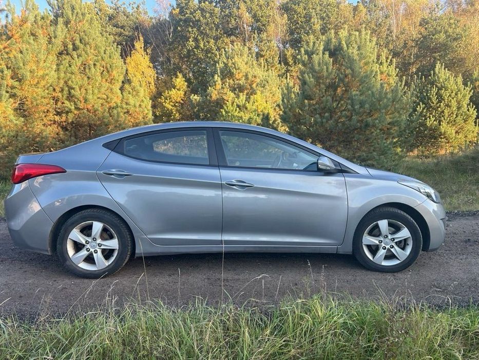 Hyundai Elantra Hyundai Elantra, sprawny i godny zaufania