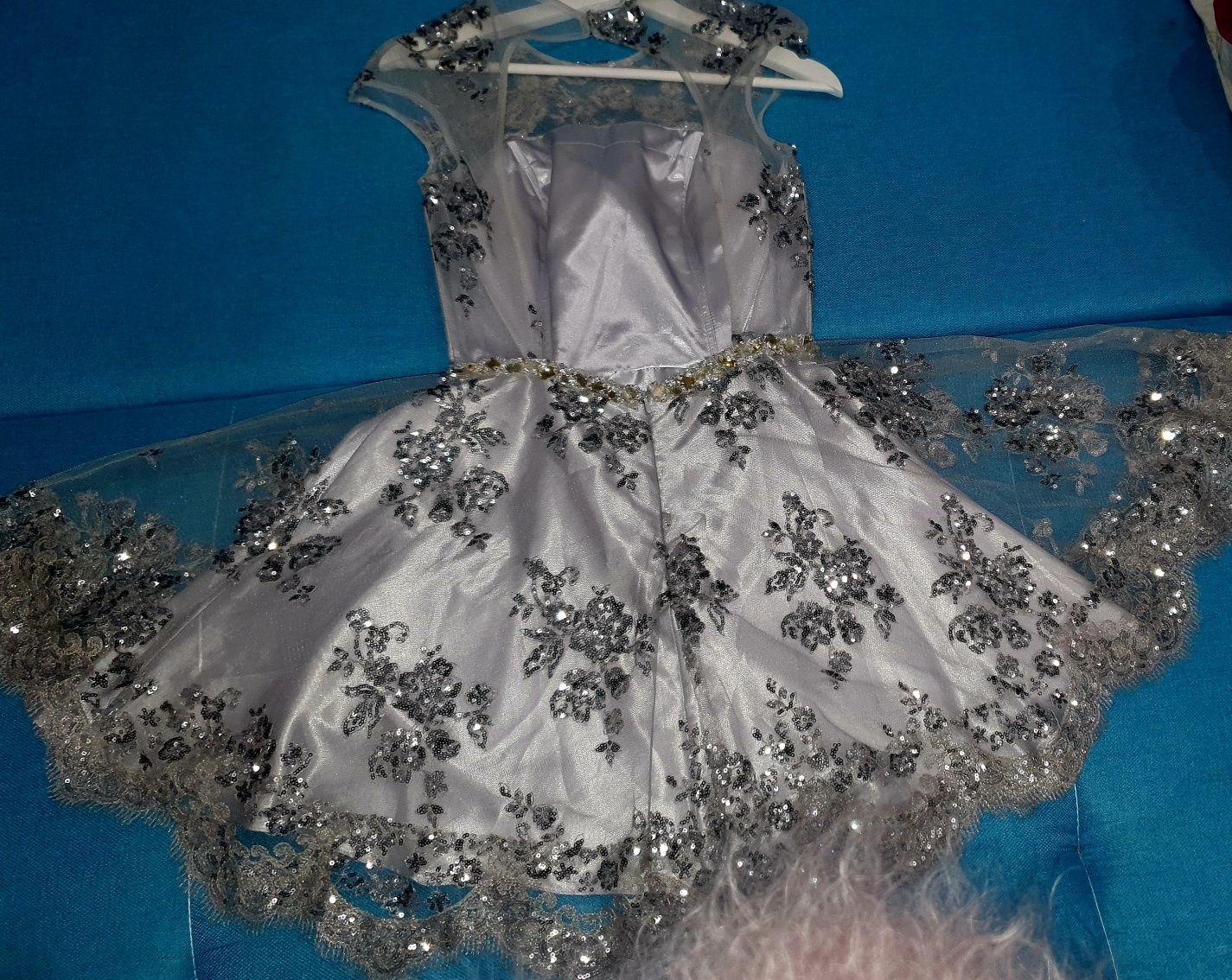 Святкова сукня на 42-44 розмір