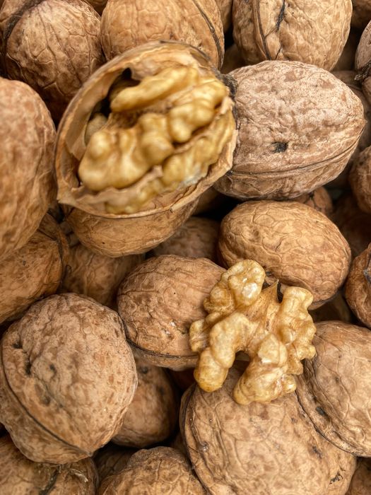 Горіхи волоські з свого саду. Врожай 2025 року.