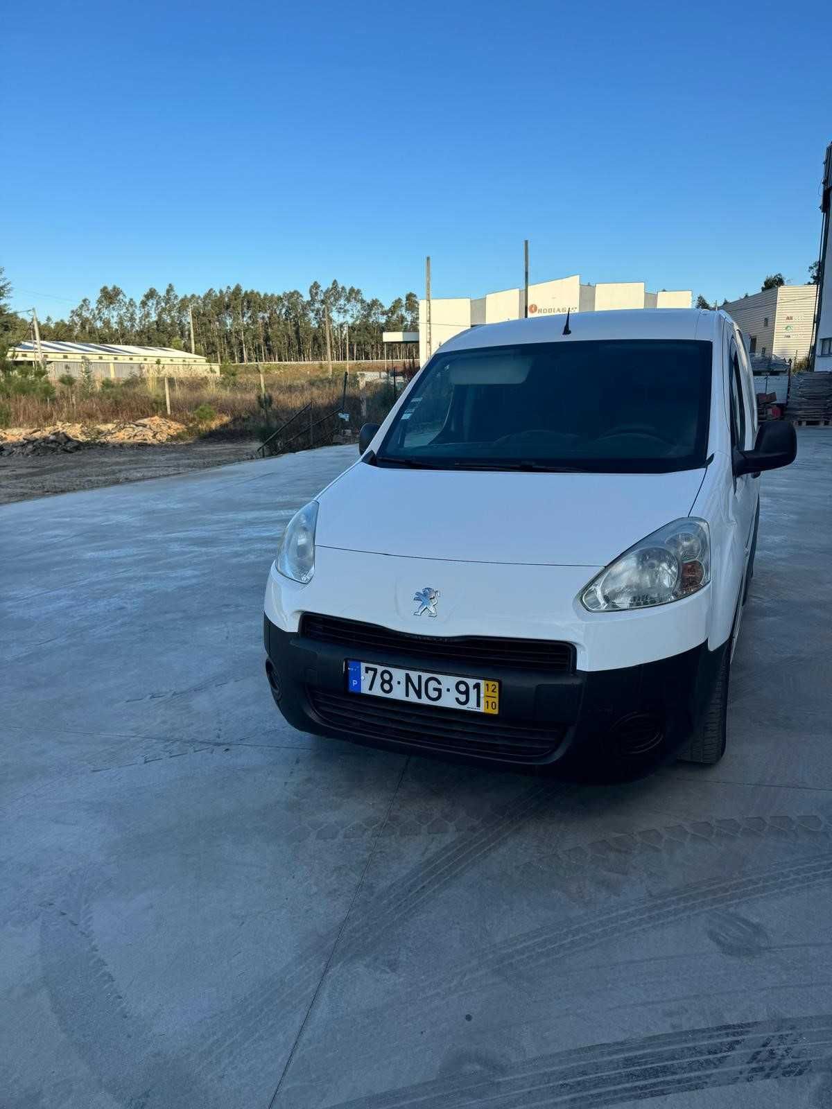 Peugeot Partner - 3 Lugares - Nacional - Ano 2012