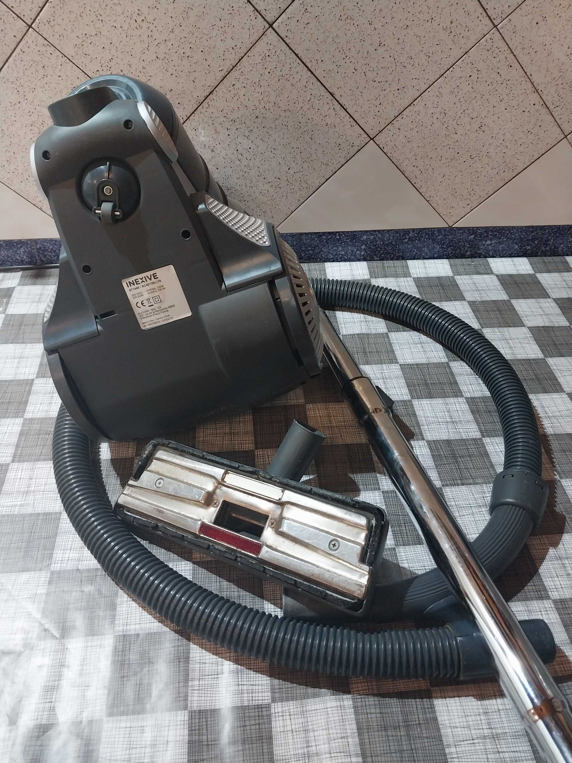 пылесос колбовый INEXIVE  700W