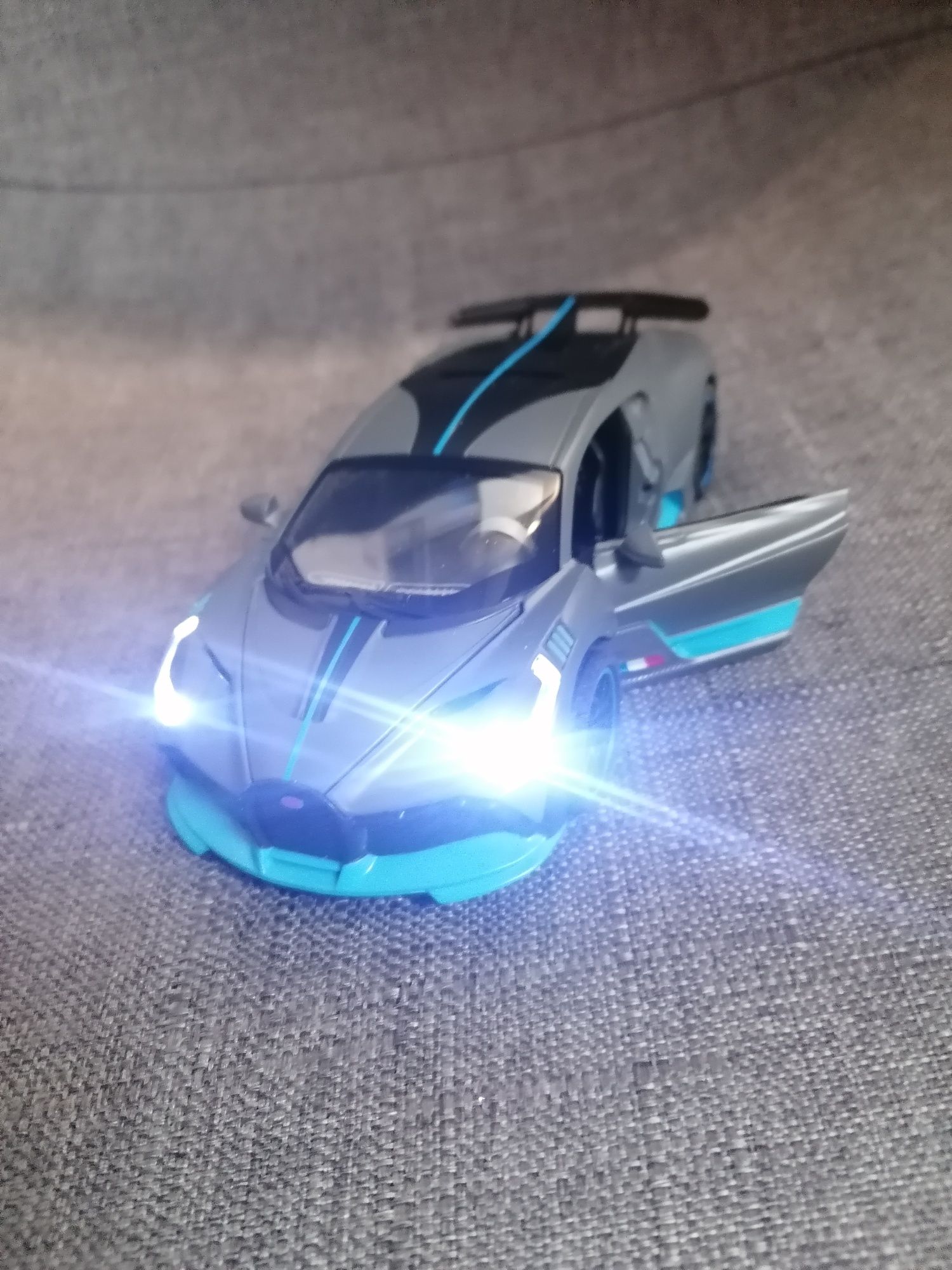 Model Bugatti jak Hot wheels fast and furious kaido house