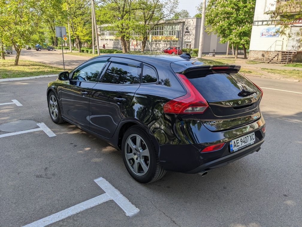 Volvo V40 2012р у гарному стані (двигун D3 - 2л дизель)