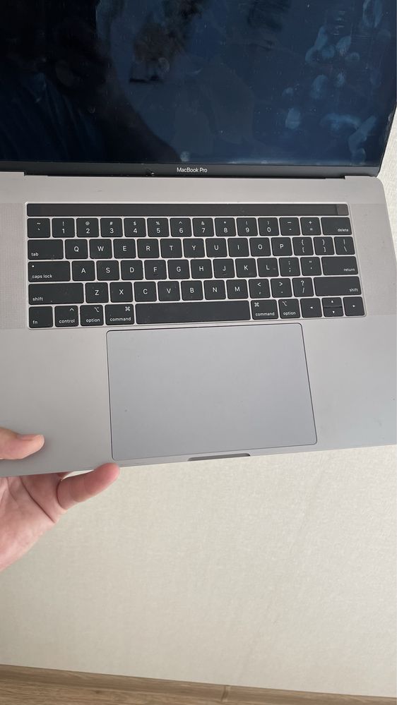 Macbook Pro 2018 i7 2.2 256ssd 16 ОЗУ touch bar на запчастини